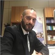 Insegnante universitario con esperienza pluriennale, impartisce lezioni di inglese e spagnolo (e tutte le altre materie umanistich